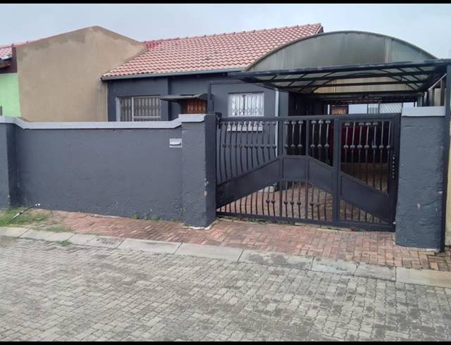 2 BEDROOM HOUSE FOR SALE IN FLEURHOF